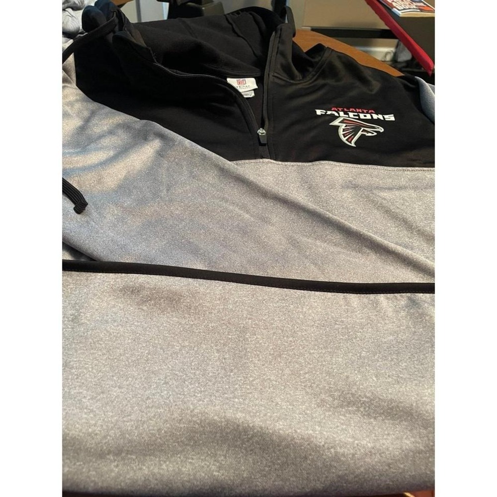NWOT Men's Medium NFL Falcons Hoodie